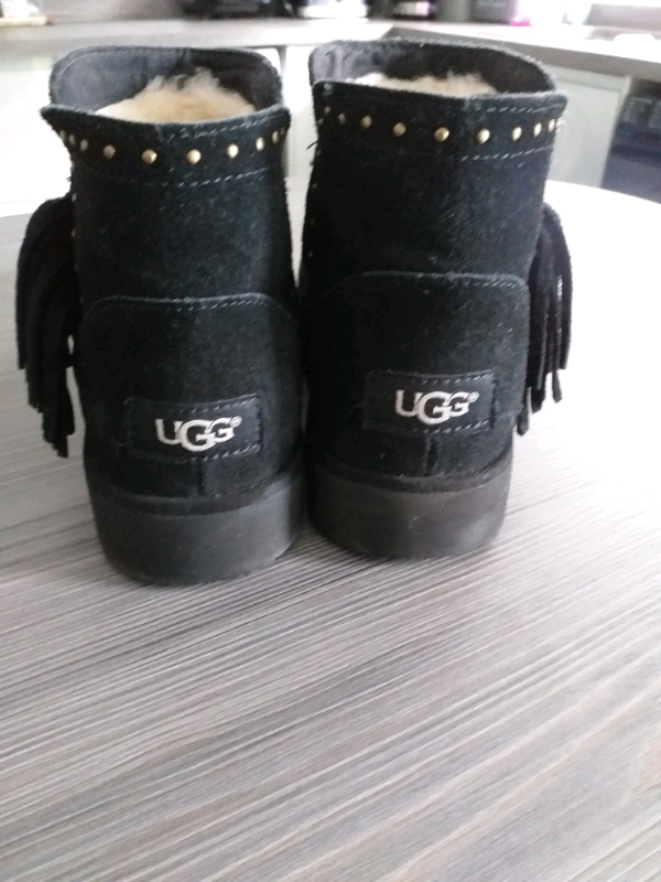 black uggs size 3